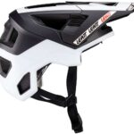 leatt_4_enduro_1024880280_MTBHelm_-4_800x800_2x_25ff516d-3a42-486b-9348-000c39769ba0-2