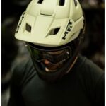 met-parachute-mcr-mips-mtb-helmet-M120GN2-7_800x800_2x_18364e63-240c-4ff8-83d9-dad897d4752b